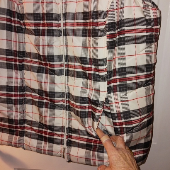 Kim Roger's Women's Black, white, and red check design Vest. Size L - Picture 3 of 8